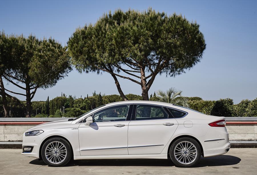  Ford Vignale Mondeo Sedan 2015 года  (фото 5 из 16)